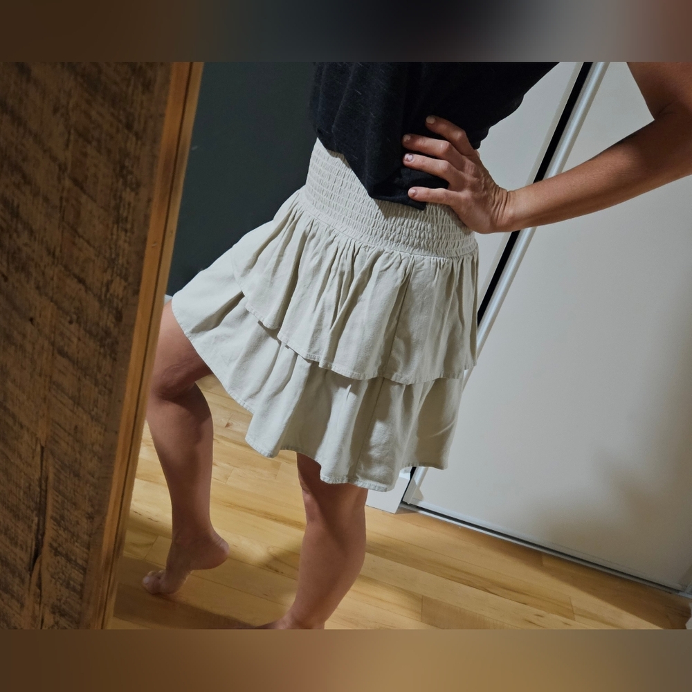 Vera Moda Flowly Linen Tone Tiered Skirt , Size small, can fit…